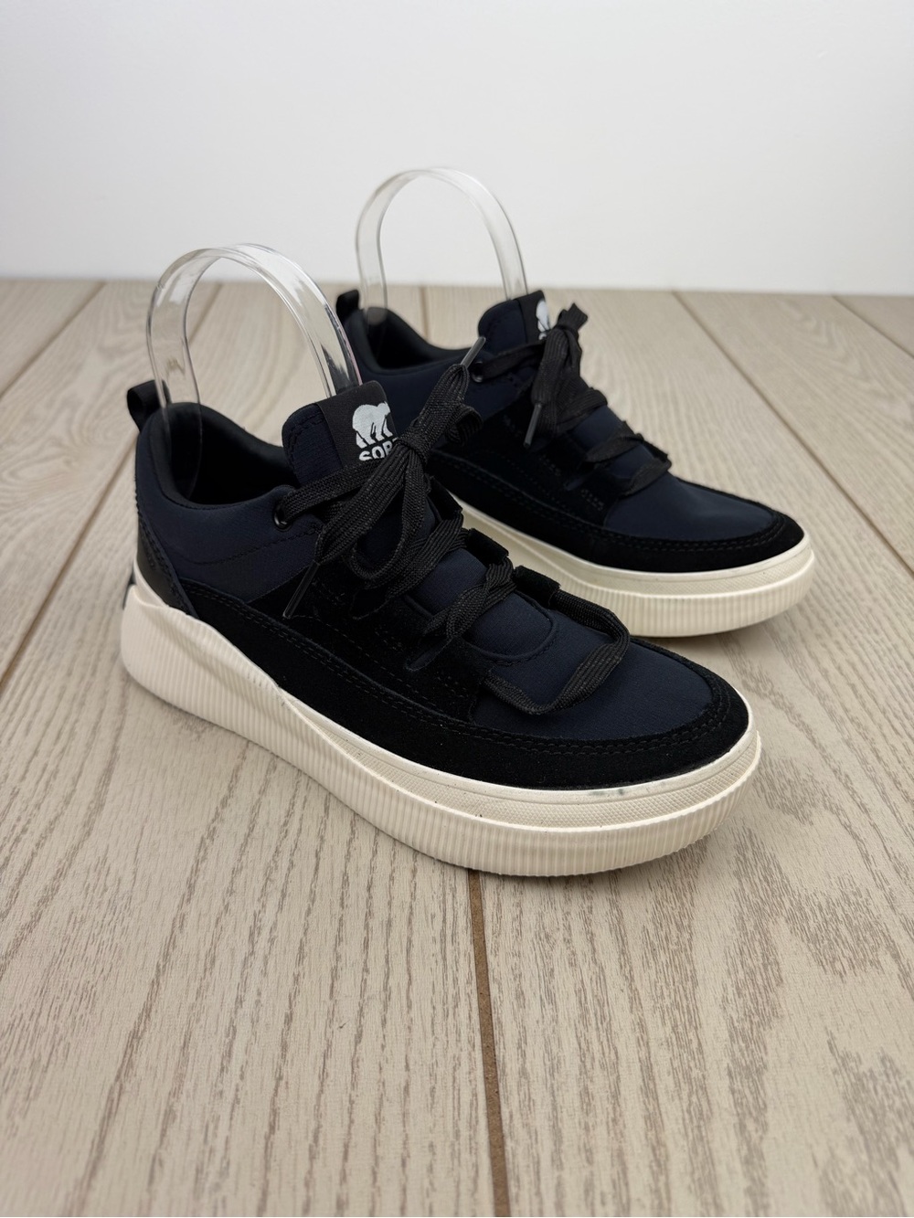 Sorel Women's Out N About IV Low Women's Waterproof Sneaker 8US Black Gum 2 $100